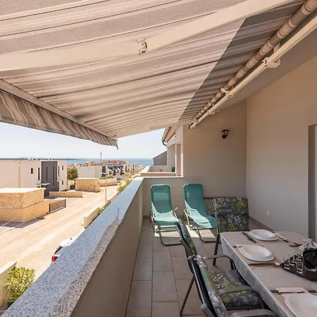 Gorgeous Apartment In Mandre With Wifi *