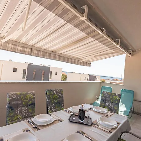 Gorgeous Apartment In Mandre With Wifi マンドレ