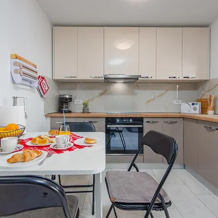 アパート Gorgeous Apartment In Mandre With Wifi *