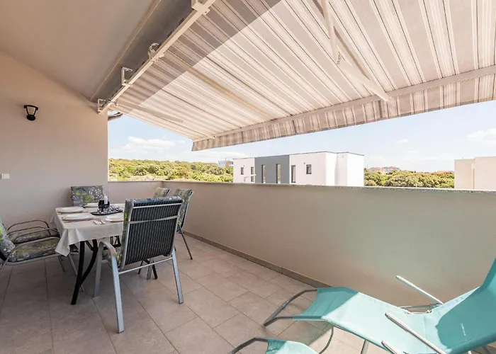 3 Bedroom Lovely In Mandre