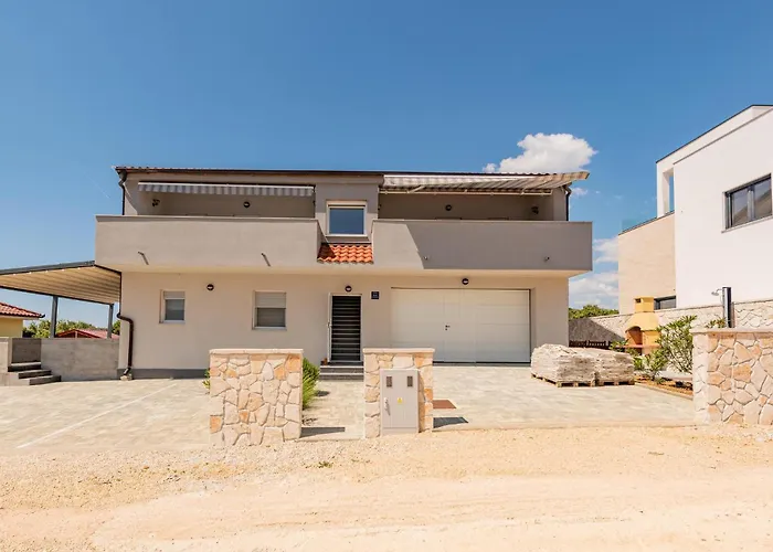 3 Bedroom Lovely In *