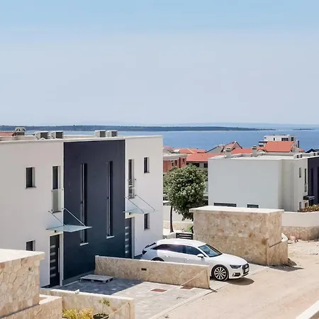 Apartman Gorgeous Apartment In Mandre With Wifi