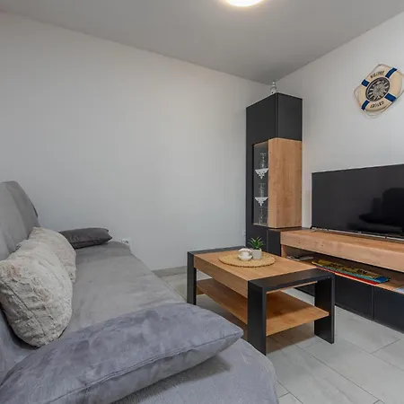 Apartman Gorgeous Apartment In Mandre With Wifi