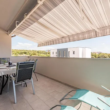 Gorgeous Apartment In Mandre With Wifi Mandre