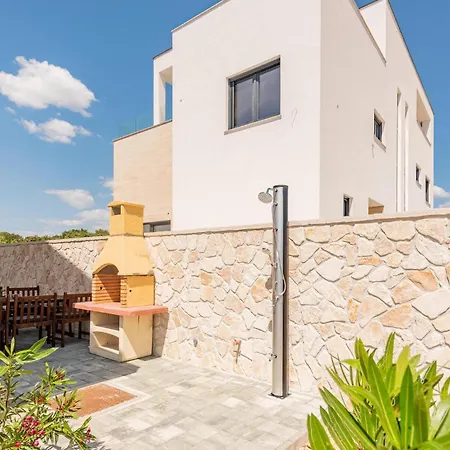 3 Bedroom Lovely In * Mandre