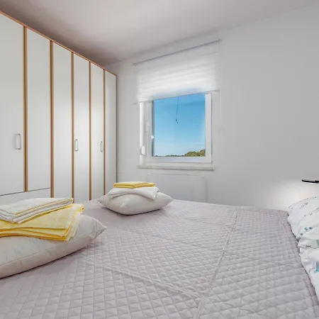 3 Bedroom Lovely In * Mandre