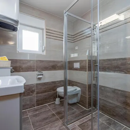 Gorgeous Apartment In Mandre With Wifi Apartman *