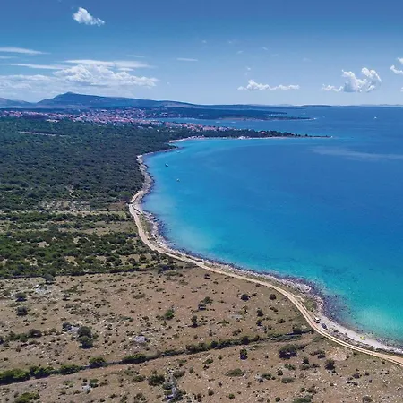 3 Bedroom Lovely In Mandre