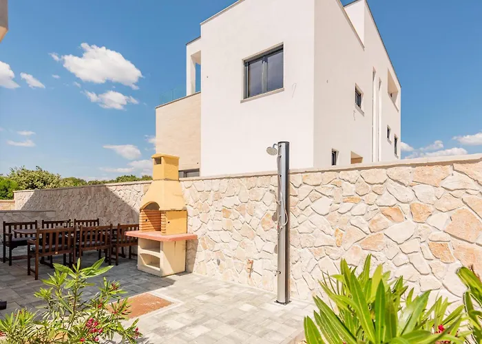 3 Bedroom Lovely In * Mandre