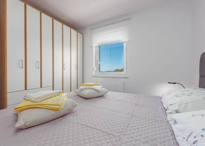 3 Bedroom Lovely In * 만드레