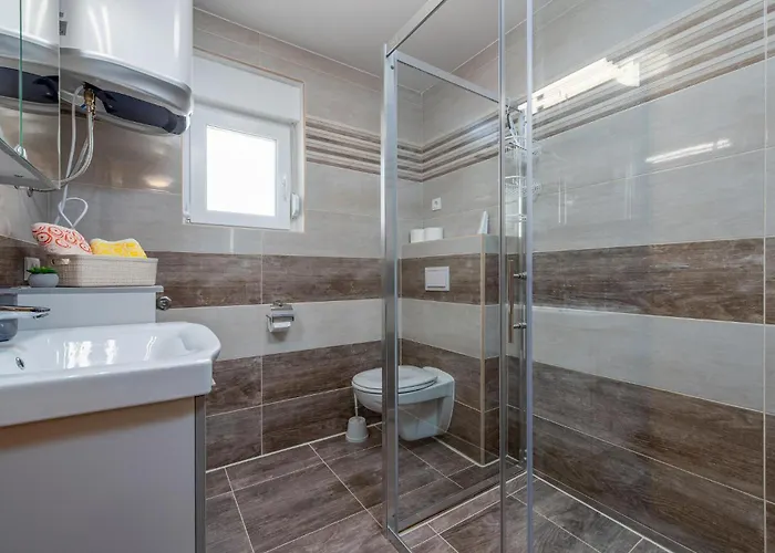 3 Bedroom Lovely In Appartement *