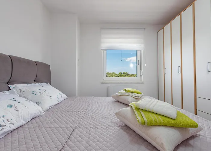 3 Bedroom Lovely In Apartament