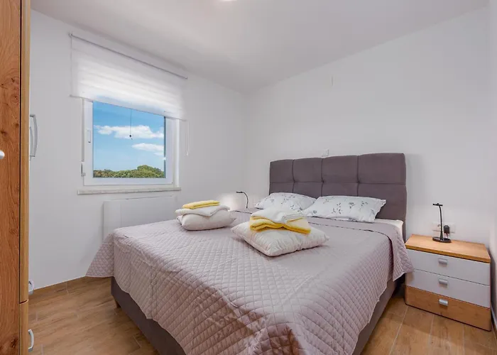 3 Bedroom Lovely In Mandre